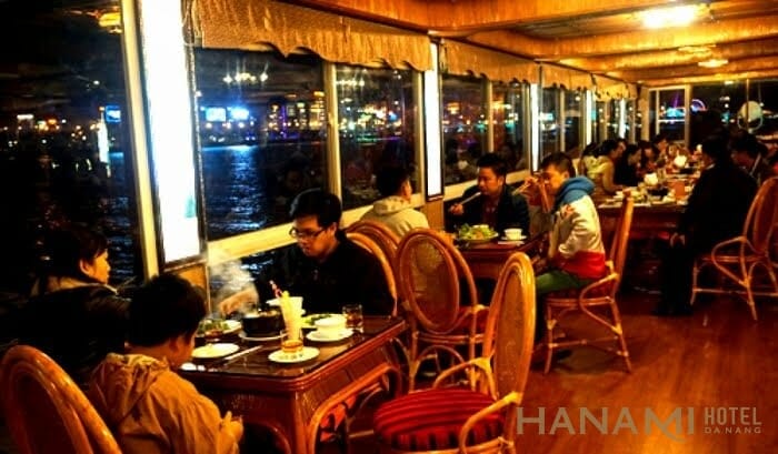 ăn tối trên du thuyền sông Hàn 