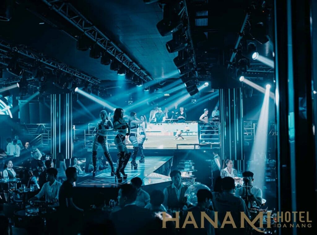 TOP TV Club - quán bar đường 2/9 Đà Nẵng nổi tiếng đáng trải nghiệm nhất 1 TOP TV Club - Bar đường 2/9 Đà Nẵng