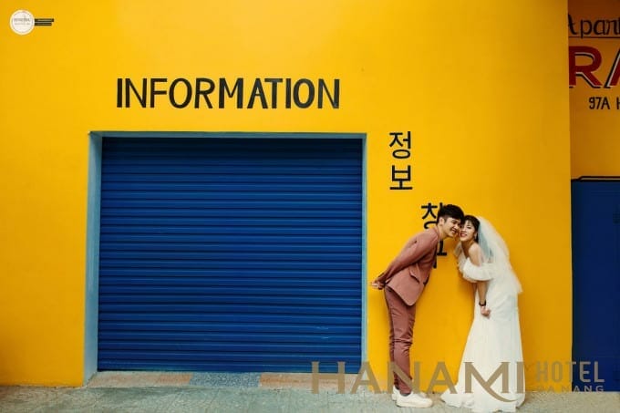 Khám phá những bức tường sống ảo ở Đà Nẵng được yêu thích nhất 1 Bức tường vàng Raon