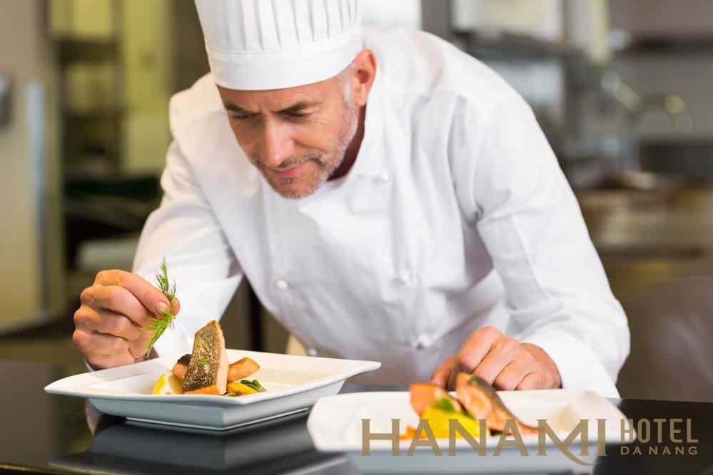 Đầu bếp khách sạn và Những điều cần biết về Nội quy bếp Nhà hàng – Khách sạn 3 Đầu bếp khách sạn là gì?
