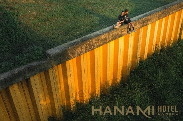Khám phá những bức tường sống ảo ở Đà Nẵng được yêu thích nhất 9 Bức tường vàng dưới chân cầu Nguyễn Văn Trỗi