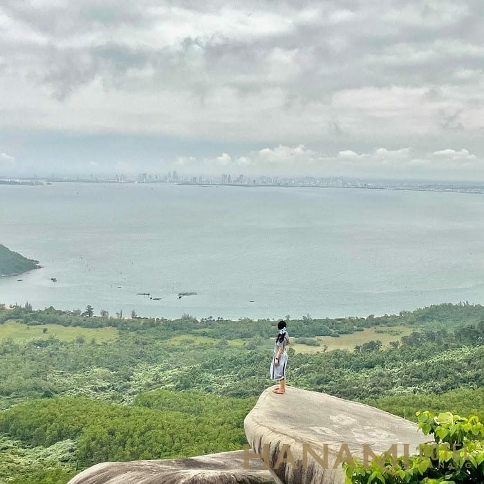 Hon Da Thuyen - An extremely chill Cafe at Hai Van Pass 2 hòn đá thuyền