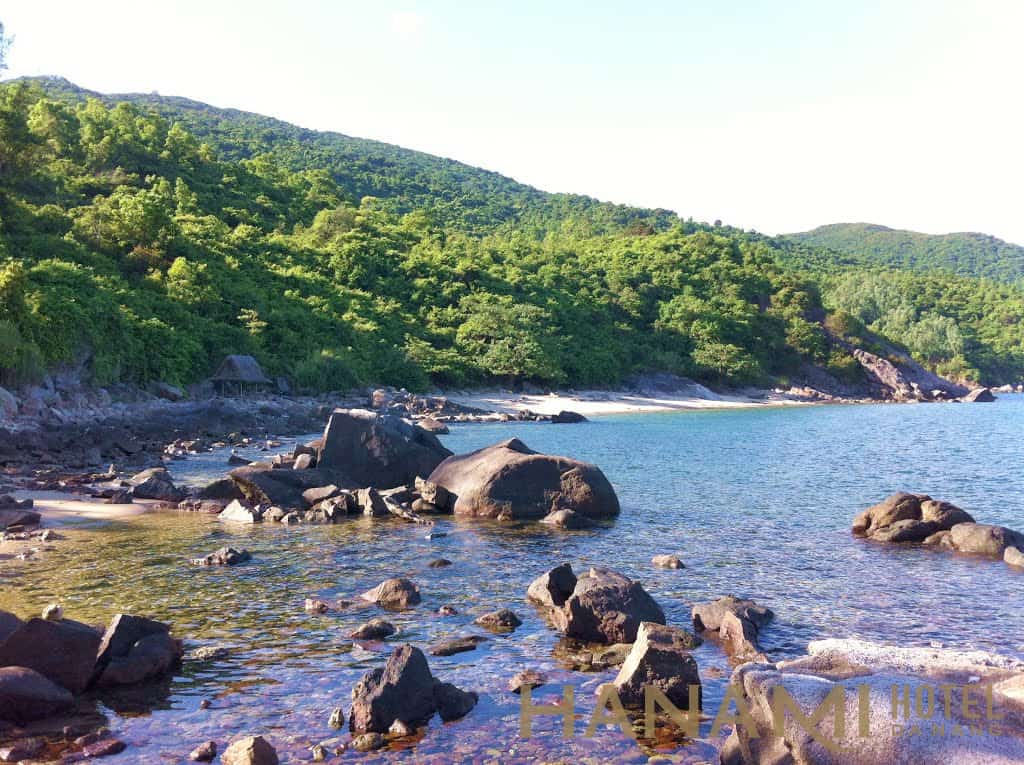 Black Rock Beach: A Hidden Gem of Da Nang 1 Black Rock Beach: A Hidden Gem of Da Nang
