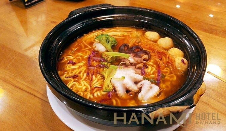 Da Nang Sasin Spicy Noodles - Famous Korean Spicy Noodle Shop Chain 4 Mỳ cay Sasin Đà Nẵng