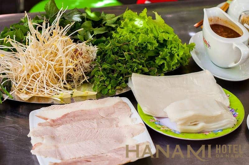 Bánh tráng cuốn thịt heo bà Mua
