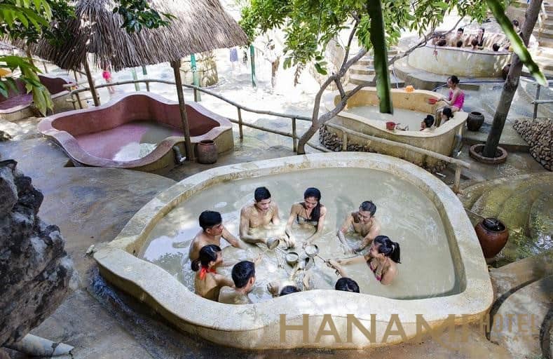 Tham khảo Bảng giá vé Núi Thần Tài chi tiết nhất 2023 4 Tắm bùn