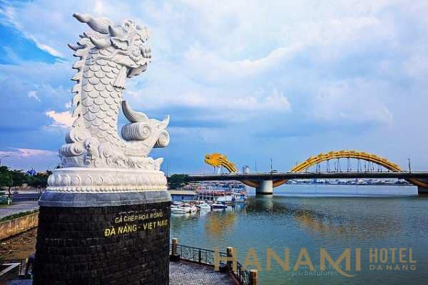 Tượng cá chép hóa rồng