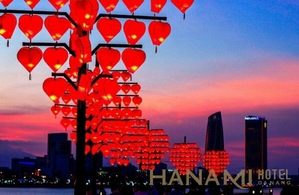 Cầu tình yêu Đà Nẵng - Địa điểm Check In số 1 Đà Nẵng hiện nay 4 Lồng đèn hình trái tim