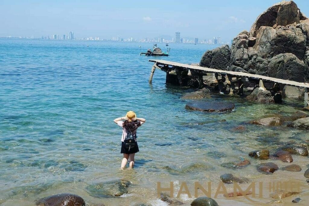 Black Rock Beach: A Hidden Gem of Da Nang 8 Lặn biển ngắm san hô