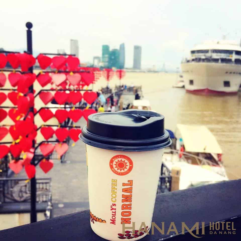 Cầu tình yêu Đà Nẵng - Địa điểm Check In số 1 Đà Nẵng hiện nay 7 Cà phê Molly