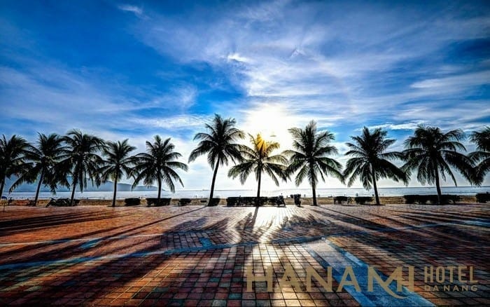 Pham Van Dong Beach: One of the must-see beaches in Da Nang 4 bãi tắm Phạm Văn Đồng