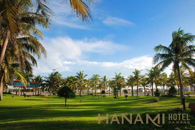 Pham Van Dong Beach: One of the must-see beaches in Da Nang 6 bãi tắm Phạm Văn Đồng