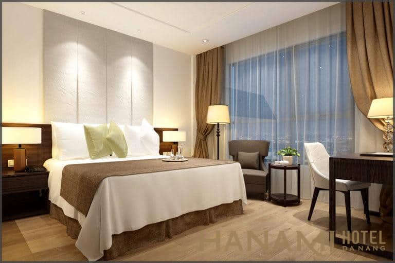 What is Commercial Hotel? What are the 4 characteristics of a Commercial Hotel? 2 Commercial Hotel