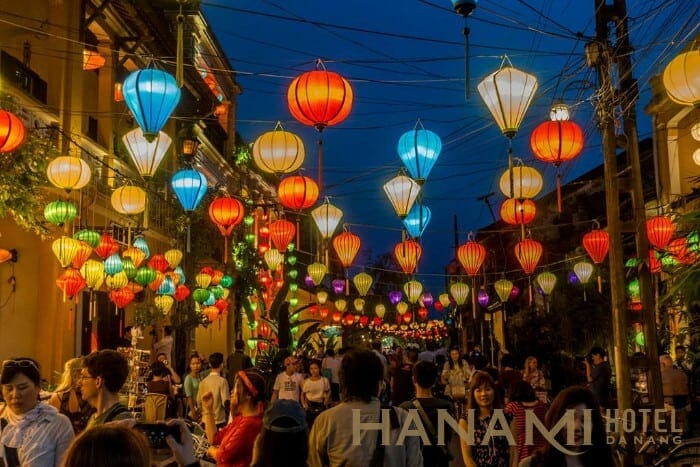 Check-in Hoi An - The top 15 iconic locations you should know 5 pho den long hoi an 1 1