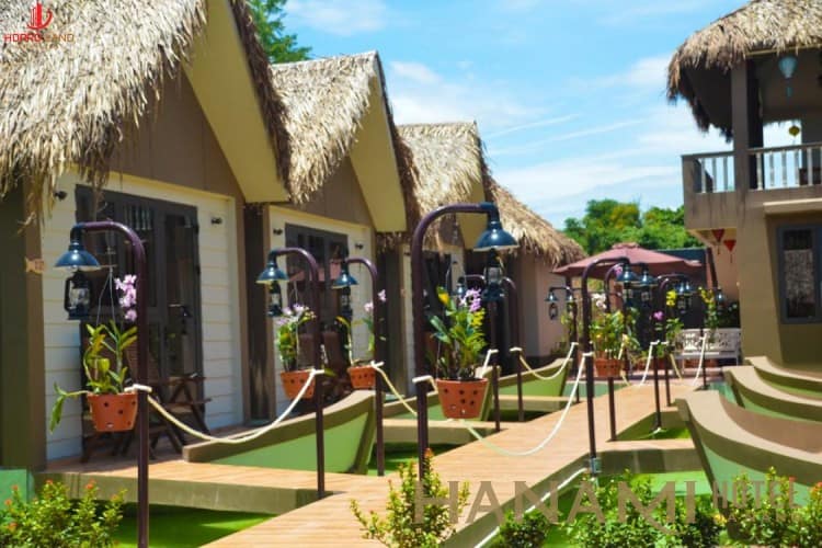 19111408 1nha la trong khu resot 1