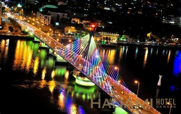 Pham Van Dong Beach: One of the must-see beaches in Da Nang 11 cau song han da nang ve dem 1