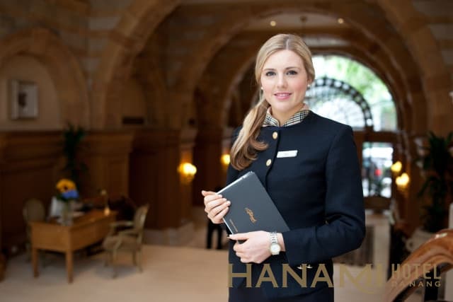 Quản trị khách sạn có cần ngoại hình?