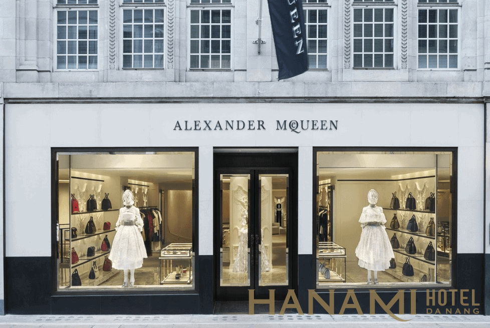 Top 16+những thương hiệu giày nổi tiếng thế giới và Việt Nam mà bạn nên biết 13 Thương hiệu giày nổi tiếng