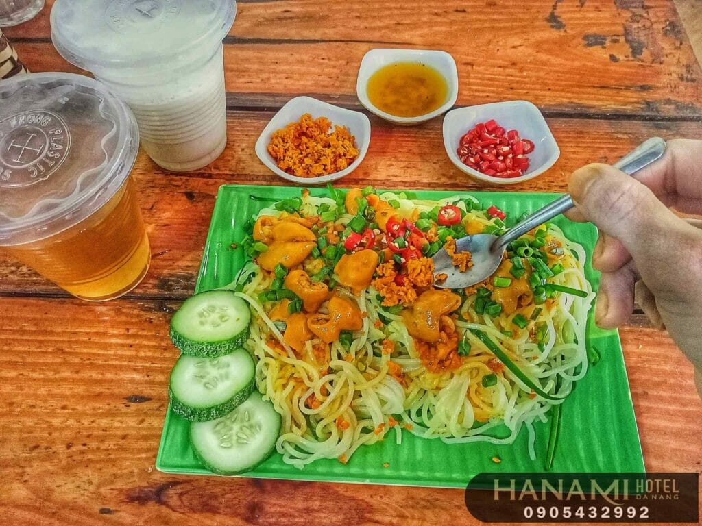 bún lòng xào nghệ Đà Nẵng