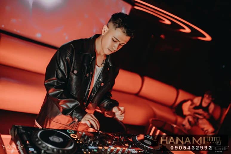 yachy club lounge du thuyen marina da nang 1675778563