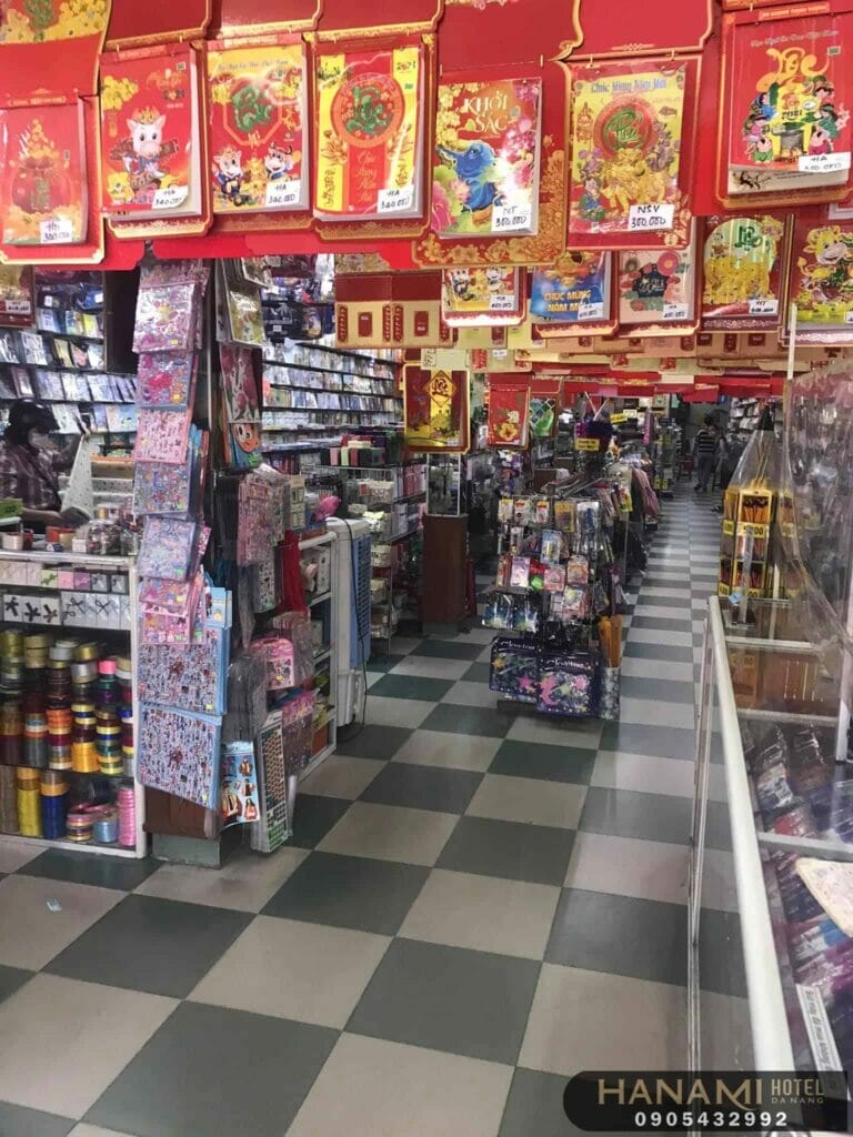 tiệm sách cũ tại Đà Nẵng