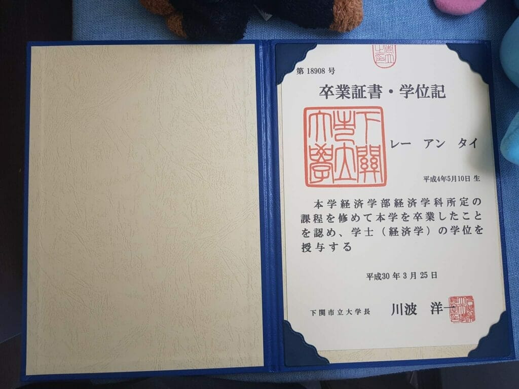 Hình ảnh bằng tốt nghiệp trường đại học Shimonoseki của Lê Anh Tài