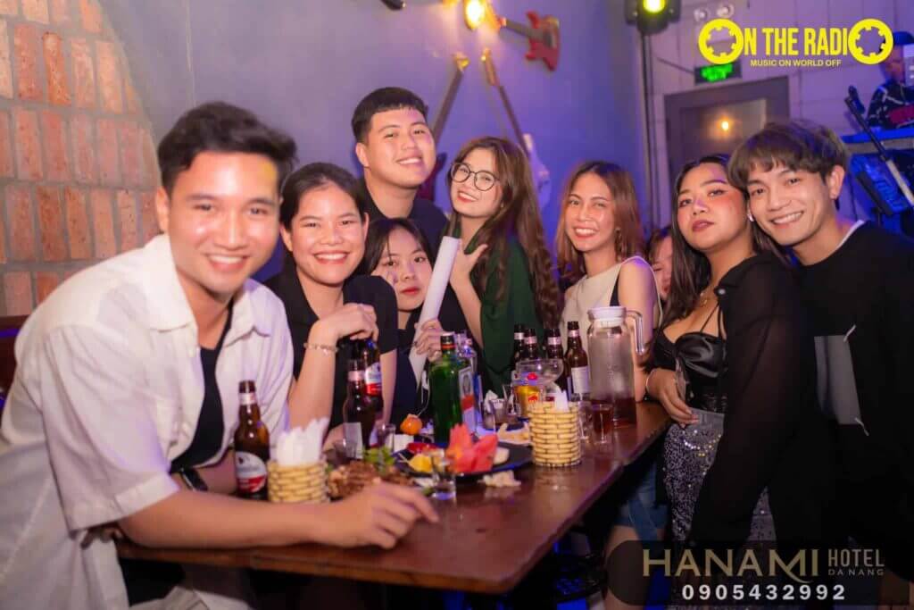 Top 7 Quán bia tươi Đà Nẵng nên ghé một lần 4 Quán Bia Hơi On The Radio Bar Đà Nẵng