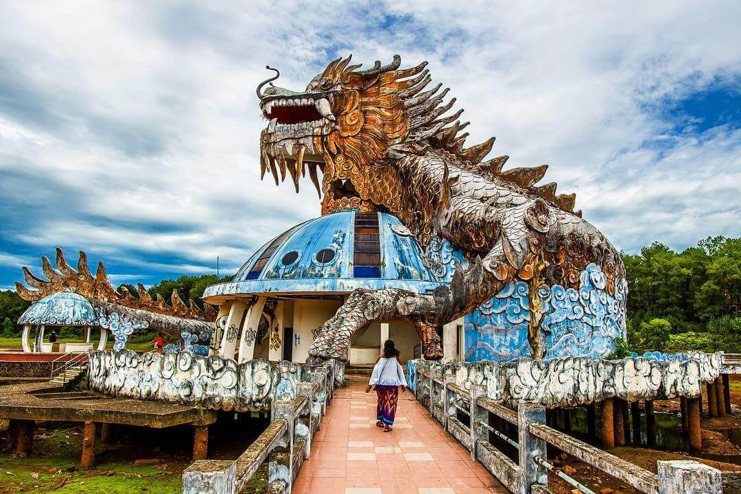 Rùng rợn khám phá vè đẹp huyển bí của công viên Hồ Thủy Tiên