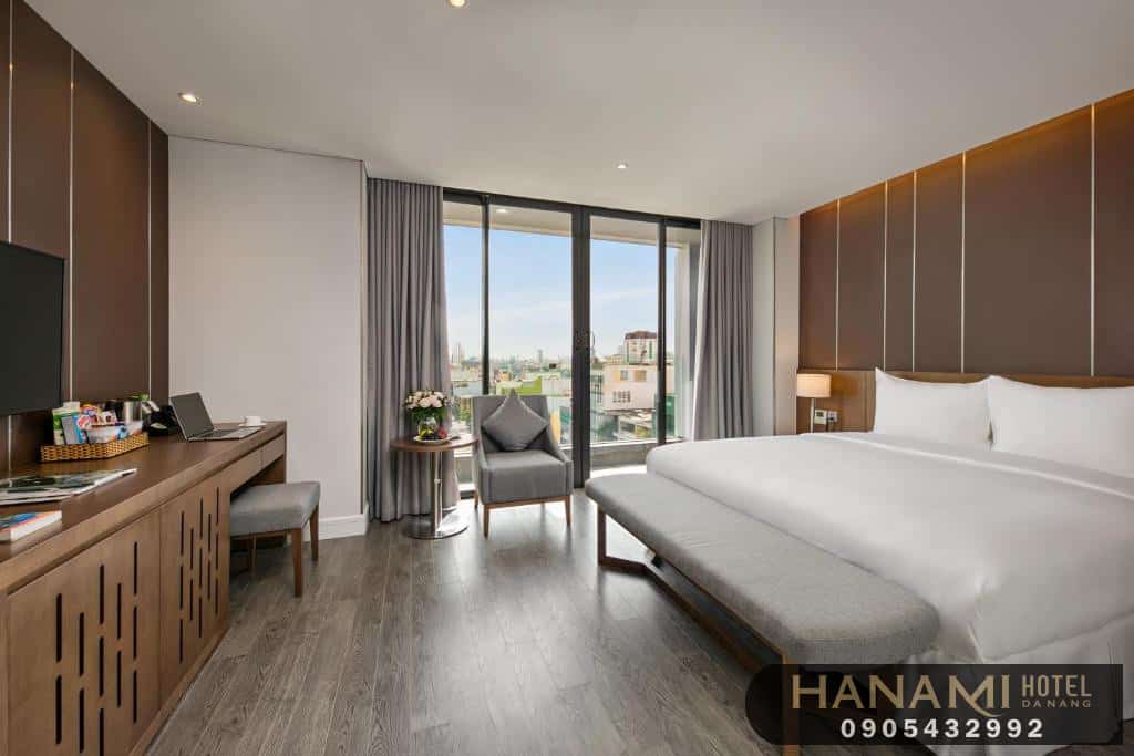 khách sạn gần cầu Rồng Đà Nẵng