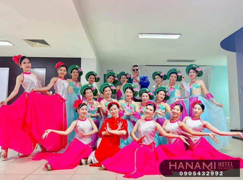 thuê trang phục biểu diễn Đà Nẵng