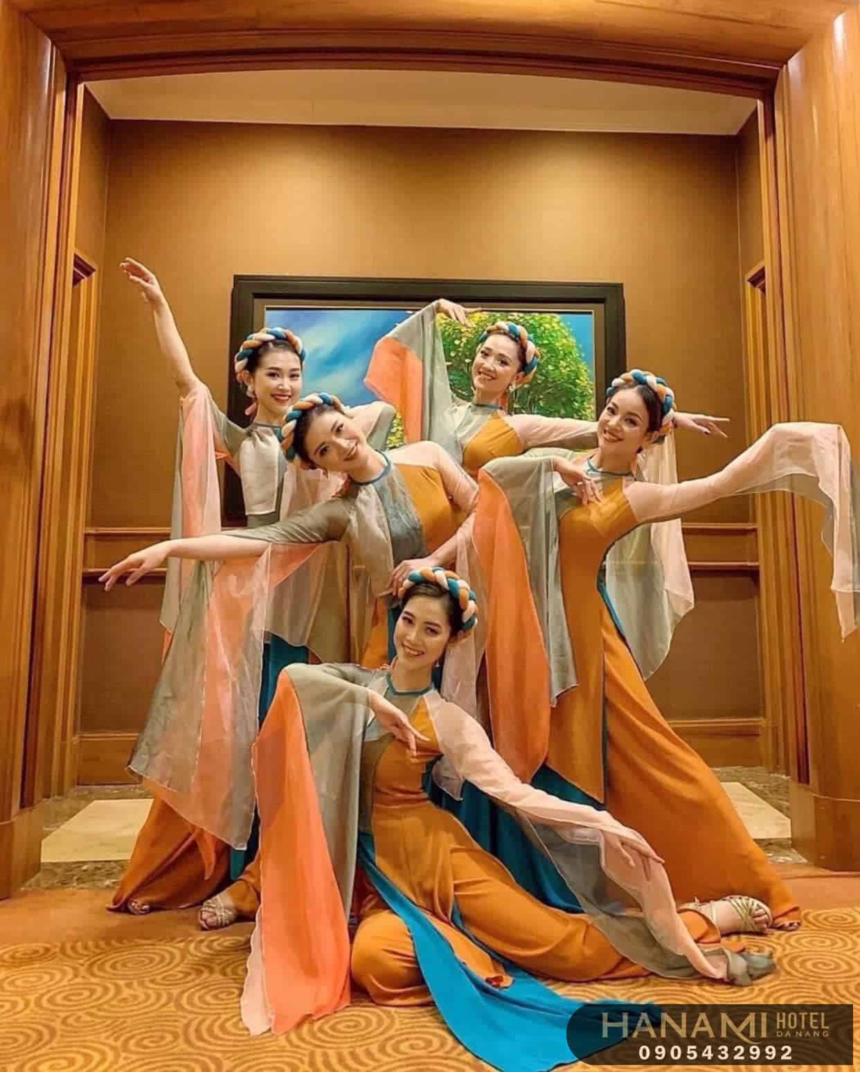 thuê trang phục biểu diễn Đà Nẵng