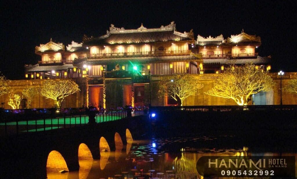 Du lịch Huế ăn gì