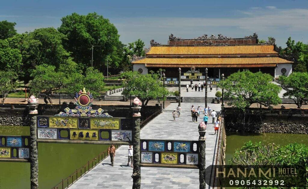 Du lịch Huế ăn gì