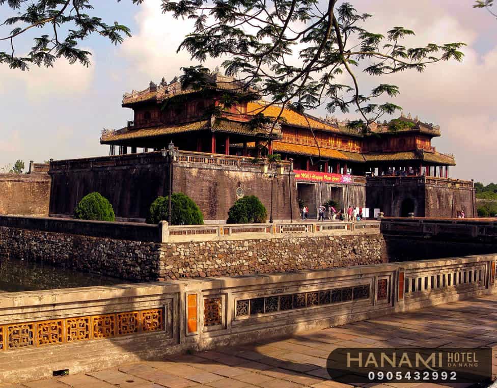 Du lịch Huế ăn gì