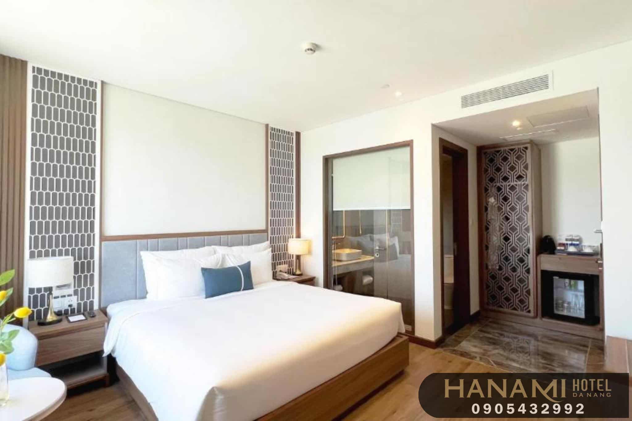 khách sạn peninsula Đà Nẵng