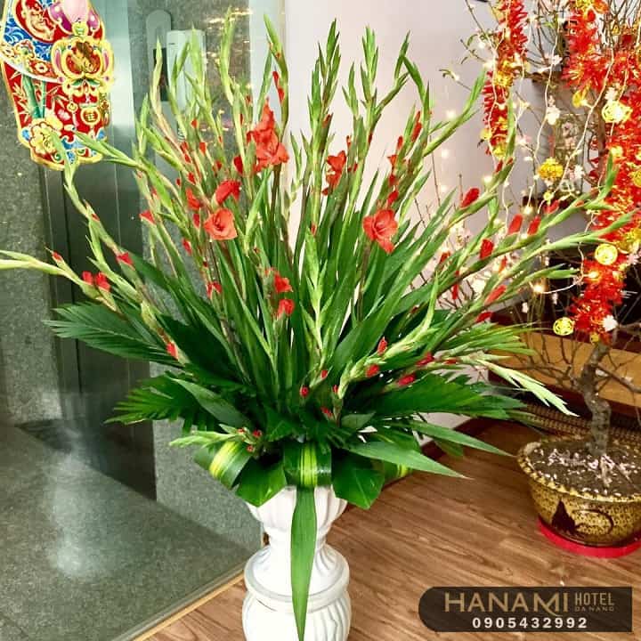 Tổng hợp 06 cách cắm hoa bàn thờ đơn giản, dễ áp dụng 10 cách cắm hoa bàn thờ