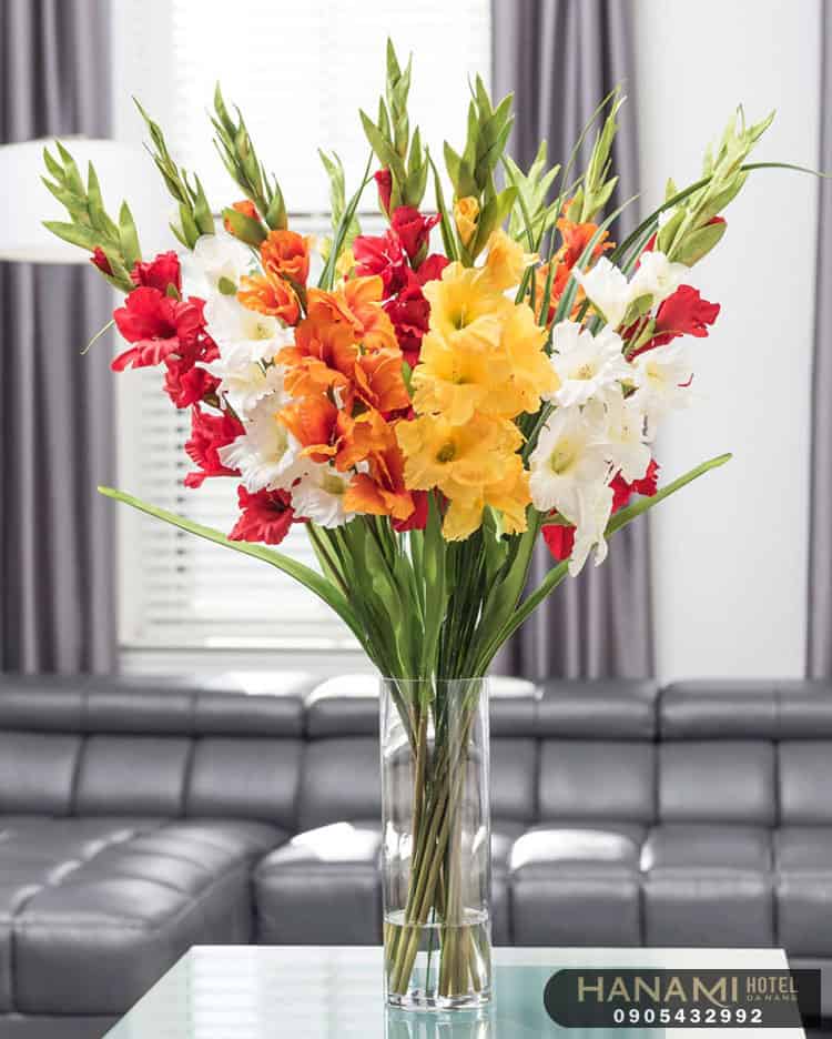 Tổng hợp 06 cách cắm hoa bàn thờ đơn giản, dễ áp dụng 3 cách cắm hoa bàn thờ