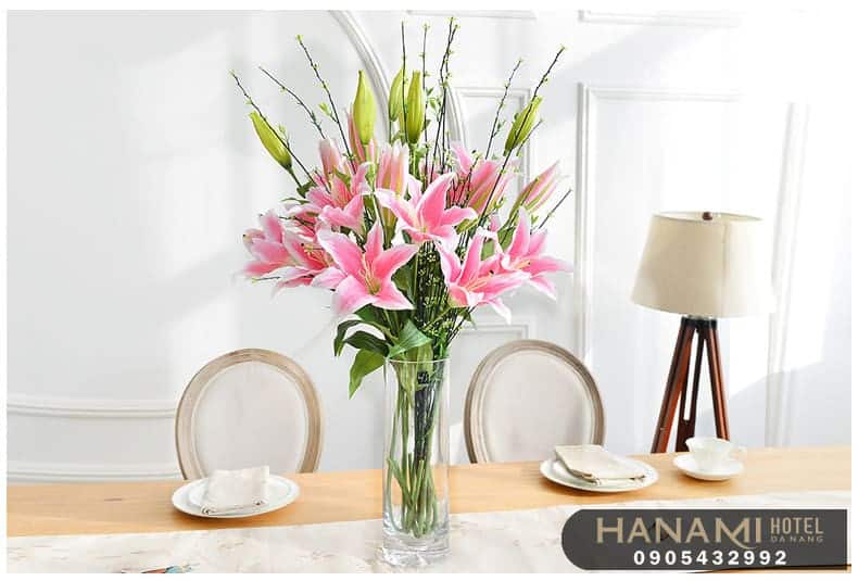 Tổng hợp 06 cách cắm hoa bàn thờ đơn giản, dễ áp dụng 2 cách cắm hoa bàn thờ