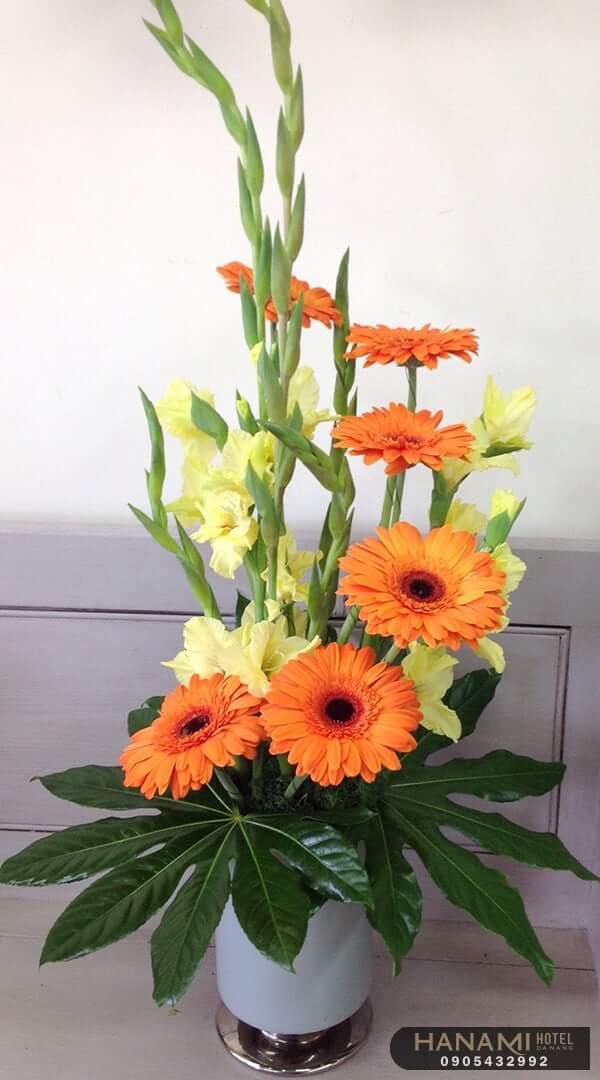 Tổng hợp 06 cách cắm hoa bàn thờ đơn giản, dễ áp dụng 7 cách cắm hoa bàn thờ