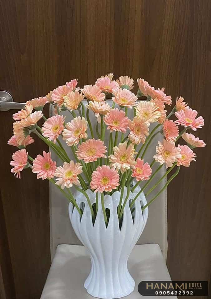 How to Arrange Simple Gerbera Flowers