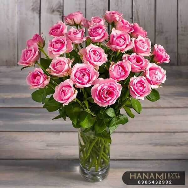 cách cắm hoa hồng lọ cao