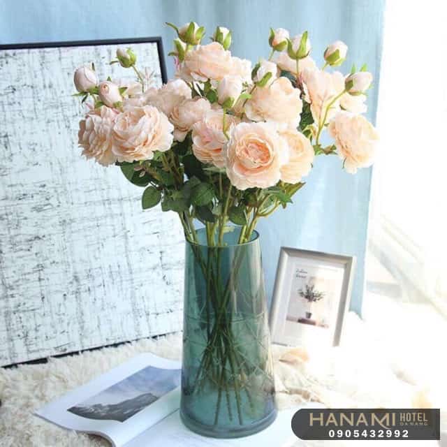cách cắm hoa hồng lọ cao