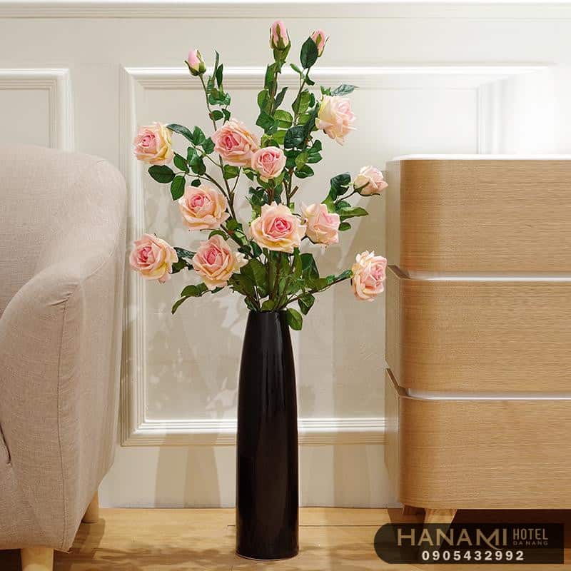 cách cắm hoa hồng lọ cao