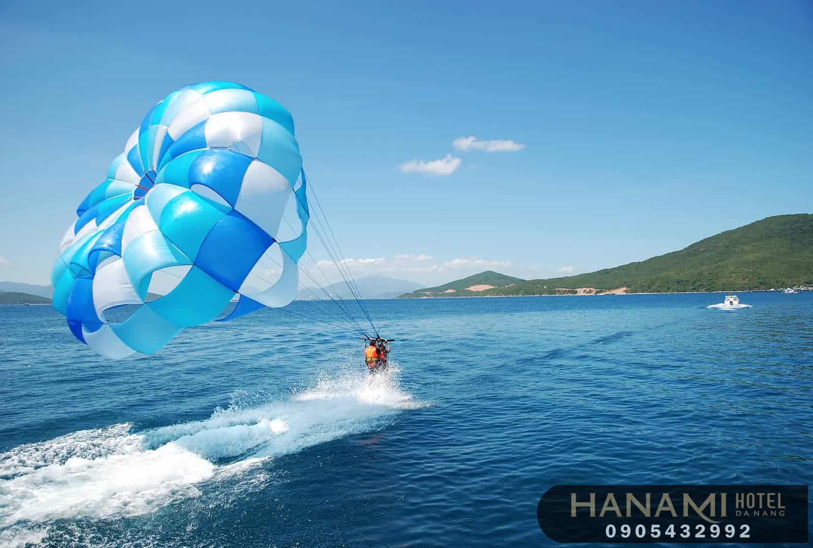 Giá cano kéo dù bay Đà Nẵng