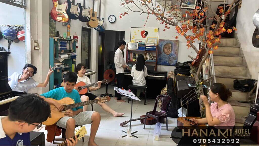 Top 12 địa chỉ học đàn Guitar Đà Nẵng nổi tiếng 8 học đàn guitar