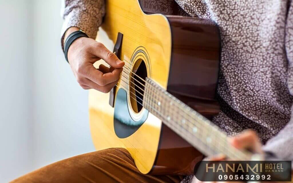 Top 12 địa chỉ học đàn Guitar Đà Nẵng nổi tiếng 1 học đàn guitar