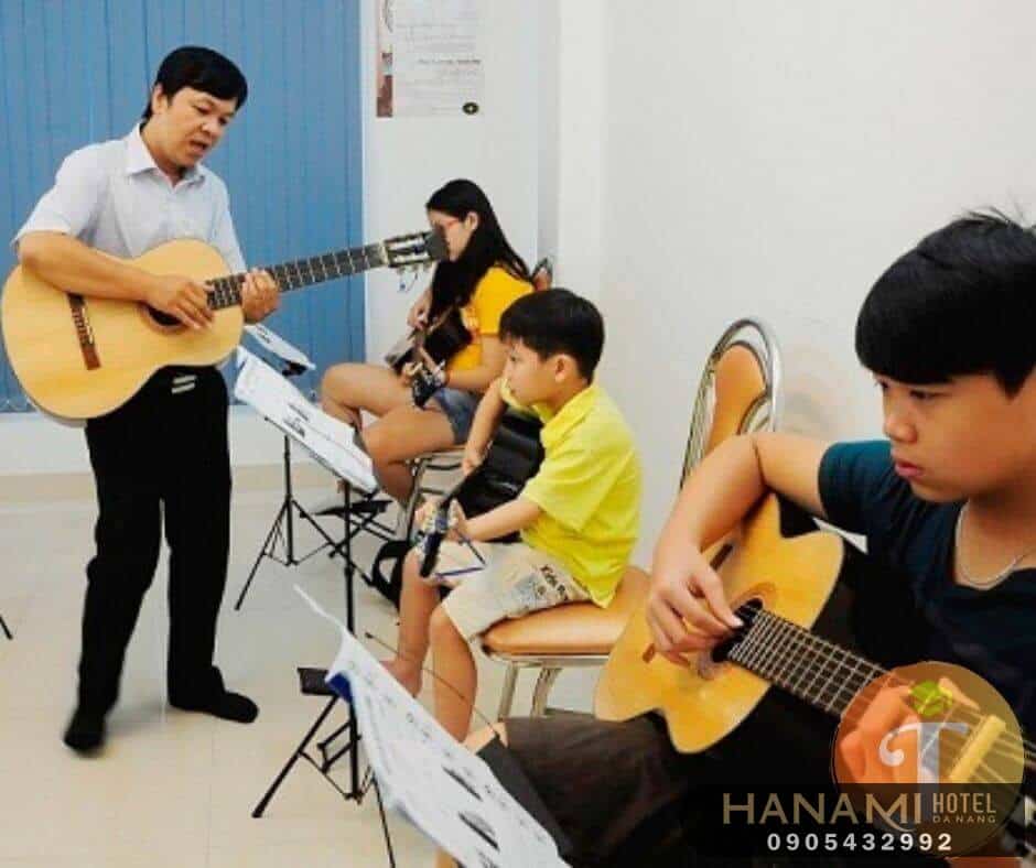 Top 12 địa chỉ học đàn Guitar Đà Nẵng nổi tiếng 3 Học đàn guitar