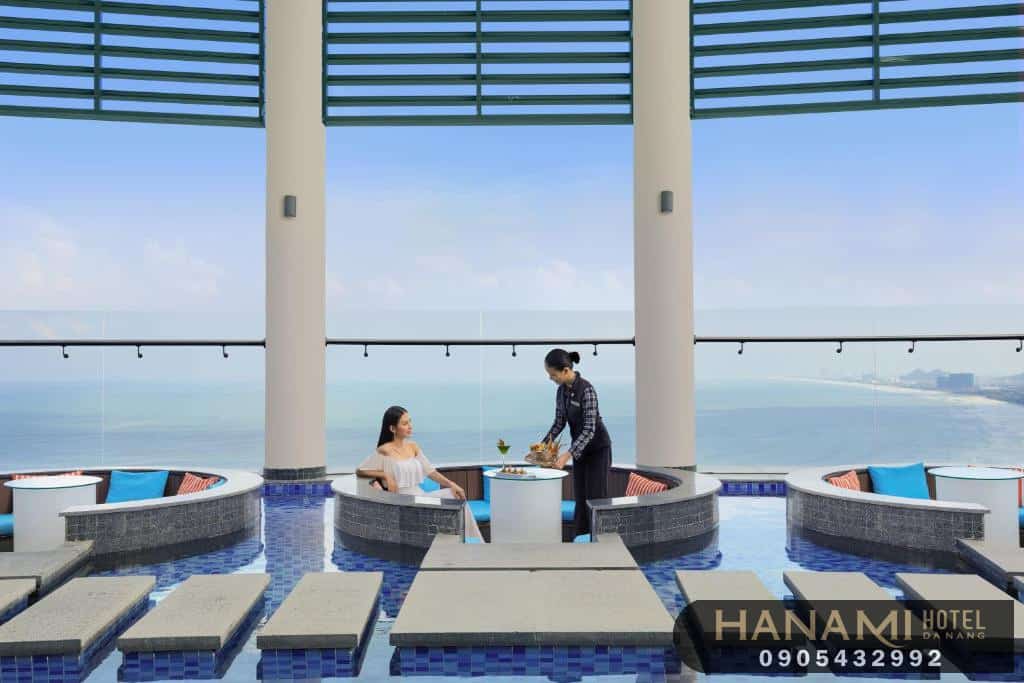 Khách sạn có tầng thượng view đẹp Đà Nẵng