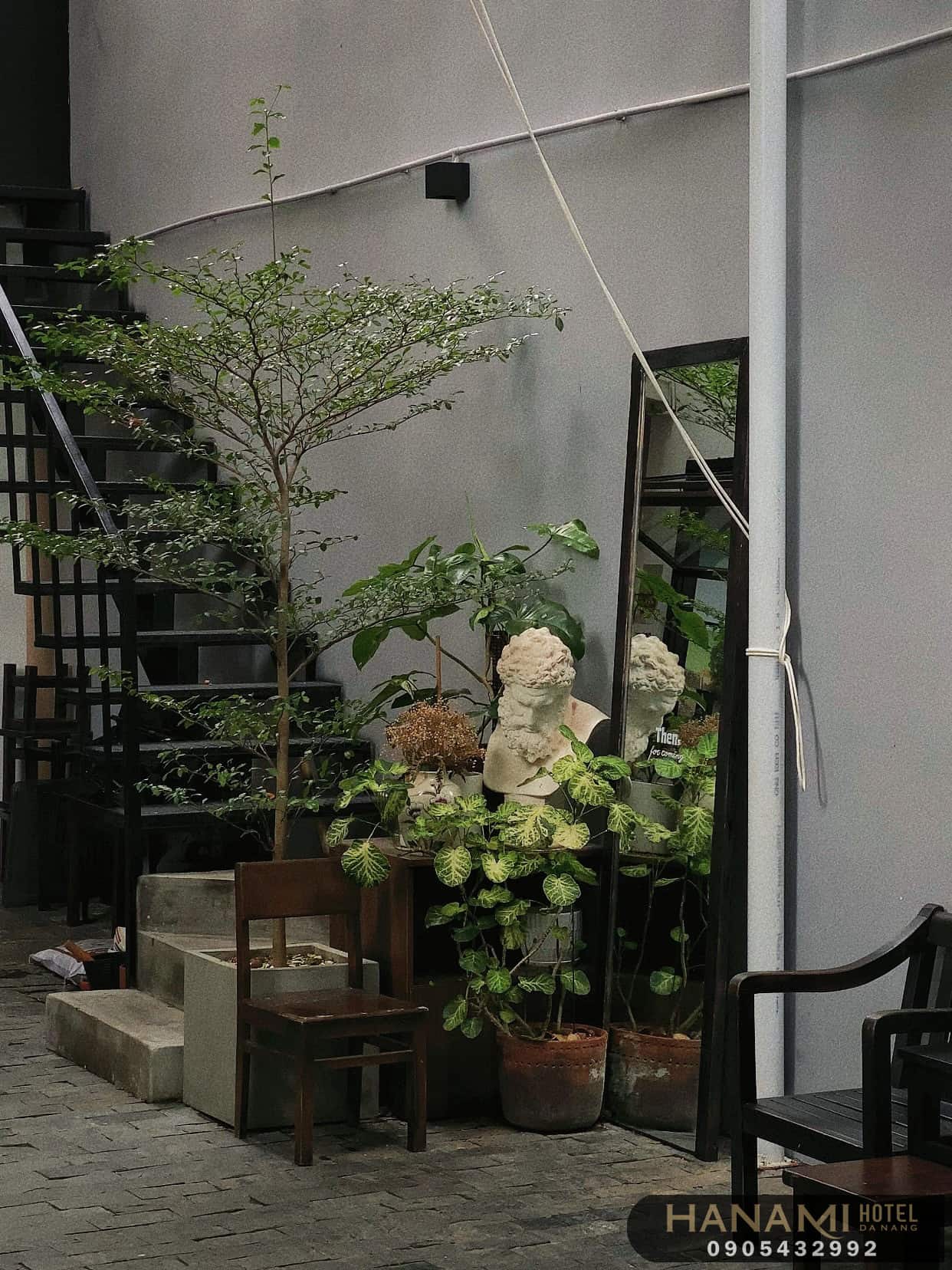 best cafes with fresh flower decorations in Da Nang