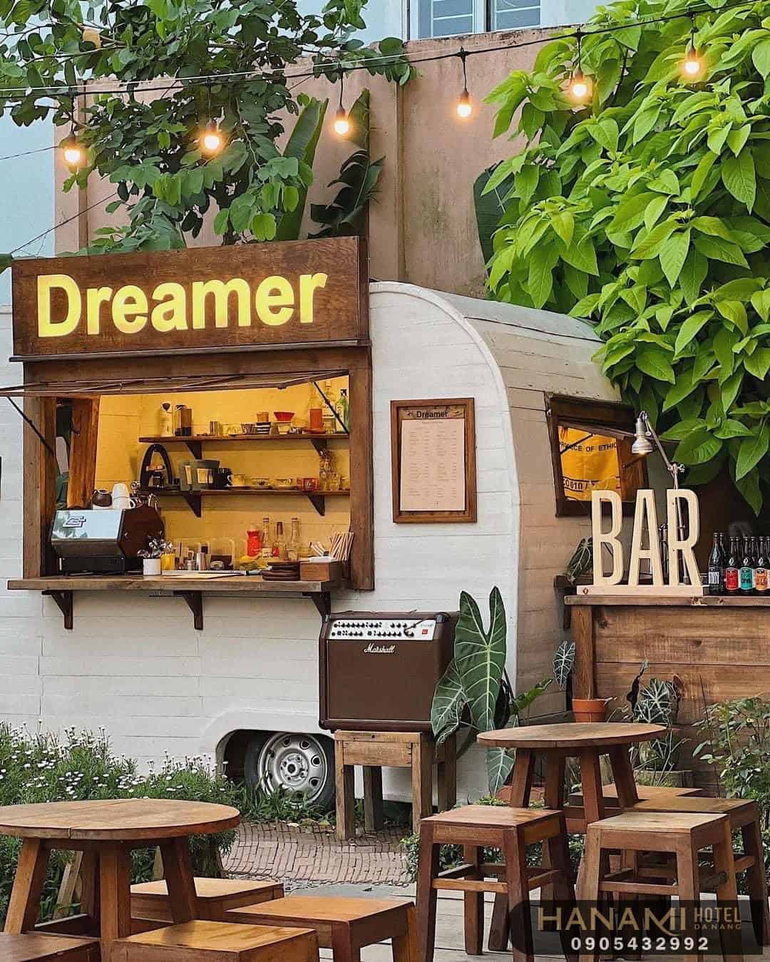 best cafes with fresh flower decorations in Da Nang